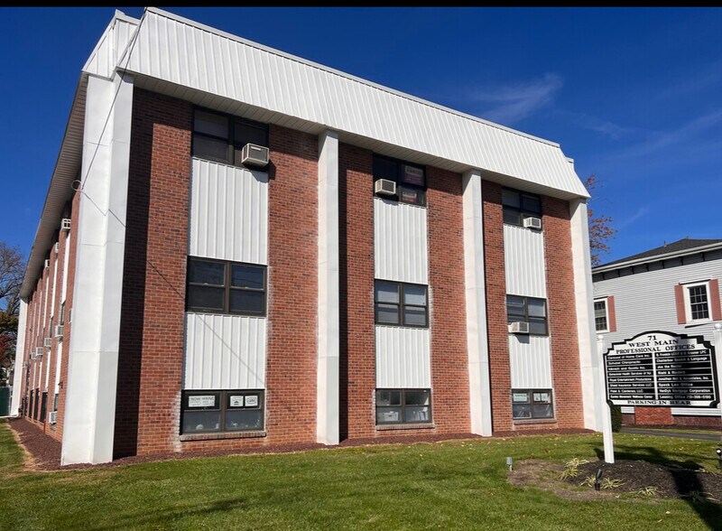 71 W Main St, Freehold, NJ à louer - Photo de l’immeuble – Image 2 sur 10
