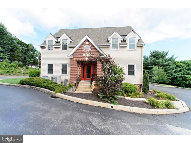 2500 E High St, Pottstown, PA à vendre - Photo de l’immeuble – Image 2 sur 27