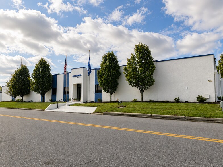 4 Building Industrial Portfolio portefeuille de 4 biens à vendre sur LoopNet.fr - Photo de l’immeuble – Image 2 sur 5