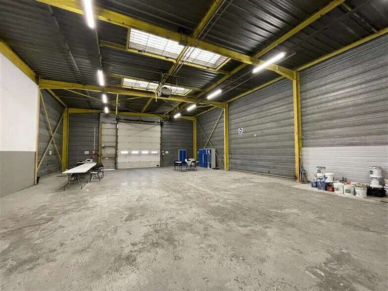 Local d’activités dans Tremblay-en-France à louer - Photo de l’immeuble – Image 3 sur 8