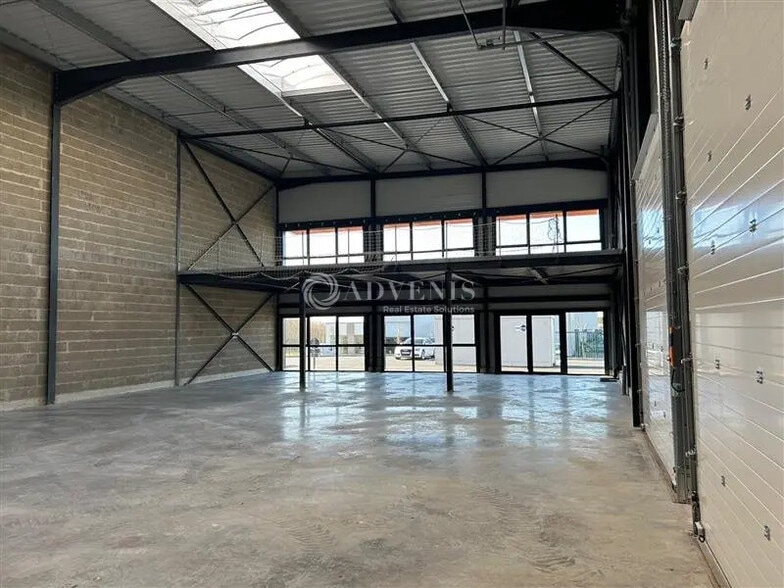 Local d'activités dans Joué-lès-Tours à vendre - Photo de l’immeuble – Image 1 sur 6