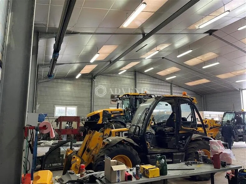 Local d'activités dans Thorigné-sur-Dué à vendre - Photo de l’immeuble – Image 3 sur 5