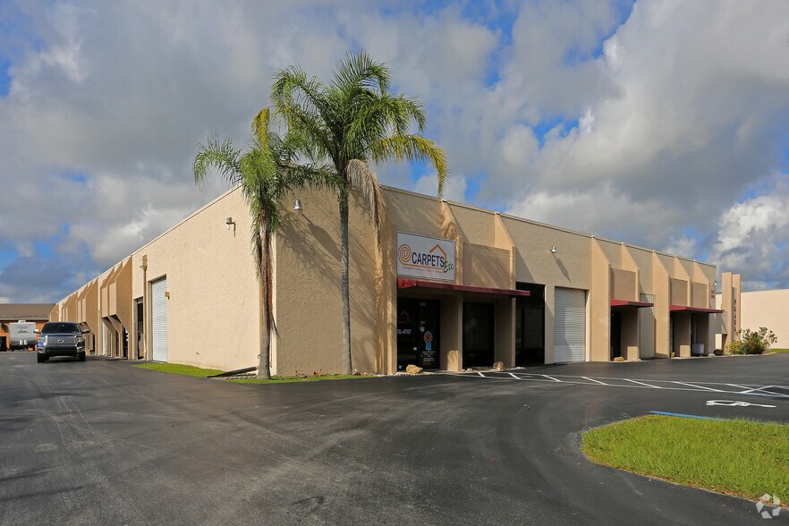 1360-1396 SE Huffman Rd, Port Saint Lucie, FL à vendre - Photo principale – Image 1 sur 48