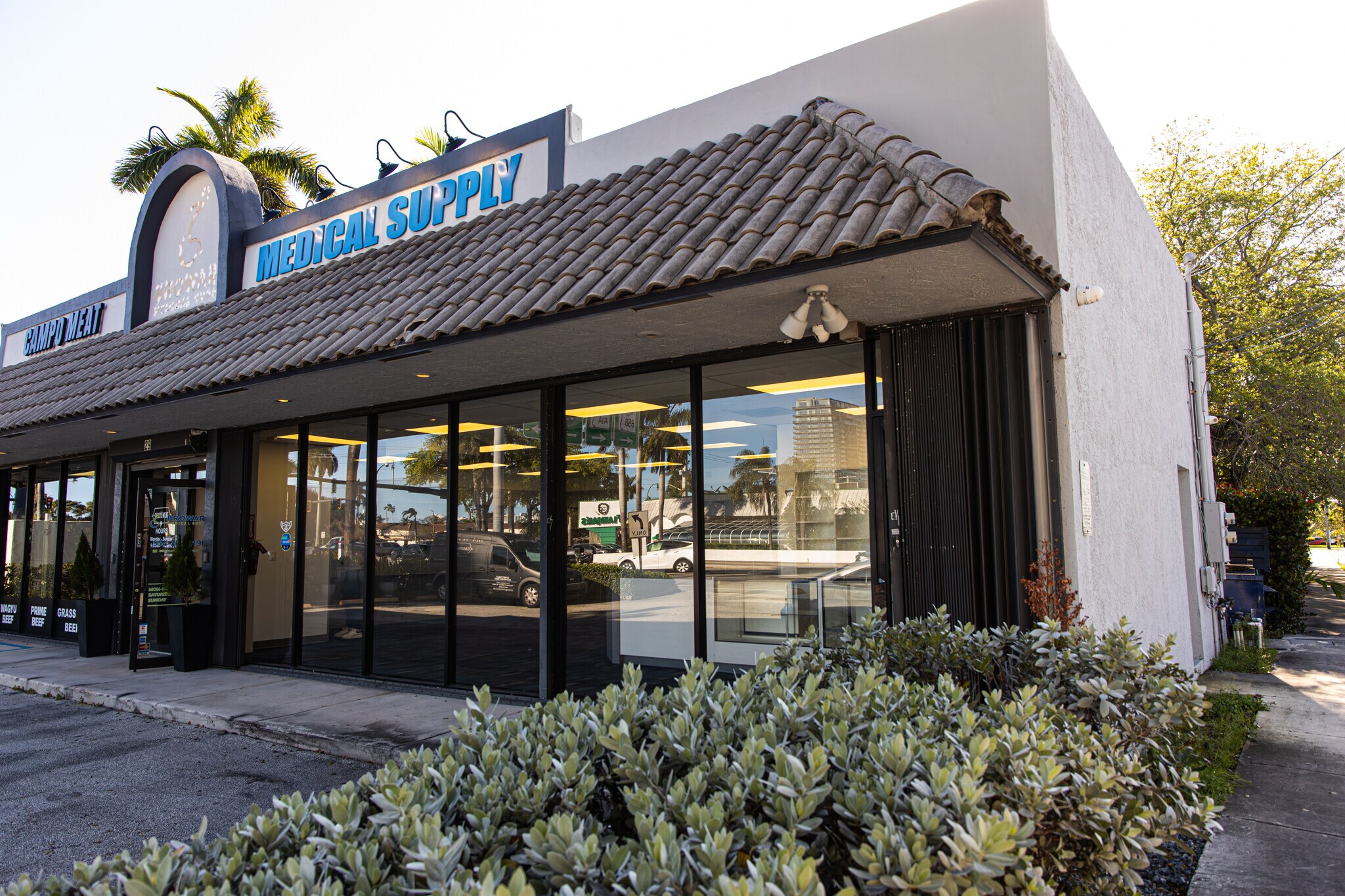 29 N Federal Hwy, Hallandale Beach, FL à louer Photo principale– Image 1 sur 12