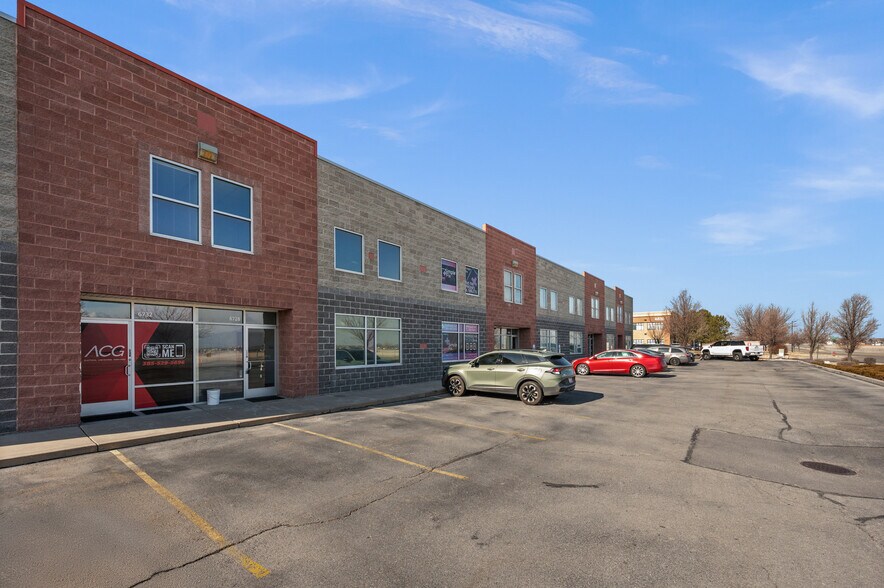 6708-6732 S Airport Rd, West Jordan, UT à louer - Photo de l’immeuble – Image 2 sur 20