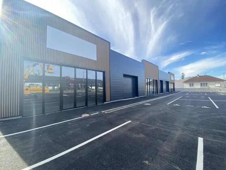 Local commercial dans Fleury-les-Aubrais à louer - Photo de l’immeuble – Image 3 sur 3