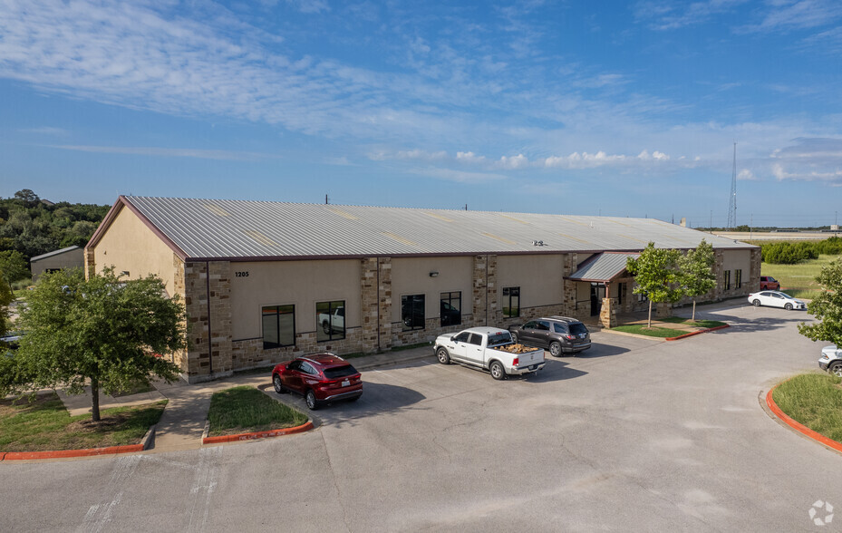 1205 BMC Dr, Cedar Park, TX à louer - Photo principale – Image 1 sur 16