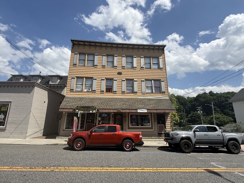 272 Main St, Highland Falls, NY à vendre - Photo de l’immeuble – Image 3 sur 19