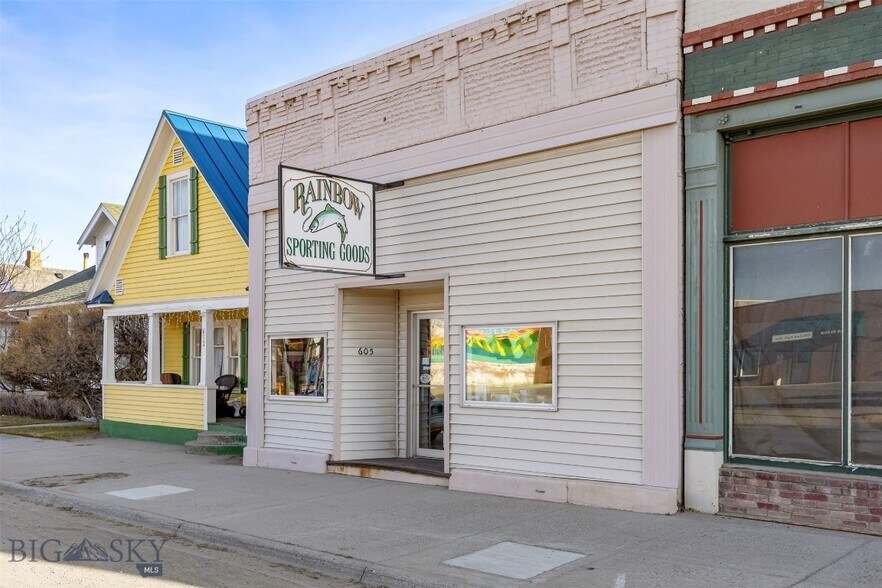605 E Park Ave, Anaconda, MT à vendre - Photo de l’immeuble – Image 1 sur 17