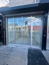 12209 Liberty Ave, South Richmond Hill, NY à louer Photo de l’immeuble– Image 2 sur 2