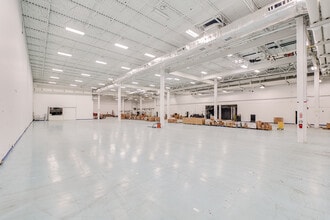 1 Corporate Woods Dr, Bridgeton, MO à vendre Photo intérieure– Image 1 sur 20