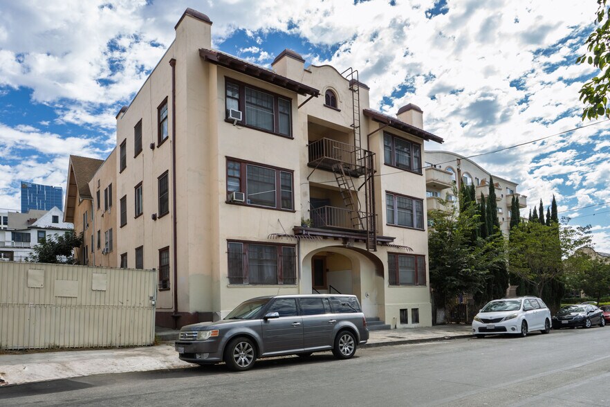 762 Hartford Ave, Los Angeles, CA à vendre - Photo de l’immeuble – Image 3 sur 11