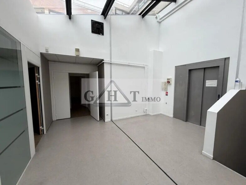 Local commercial dans Évry-Courcouronnes à vendre - Photo de l’immeuble – Image 3 sur 11