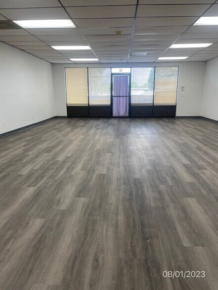1511 W Holt Blvd, Ontario, CA à louer - Photo de l’immeuble – Image 3 sur 3