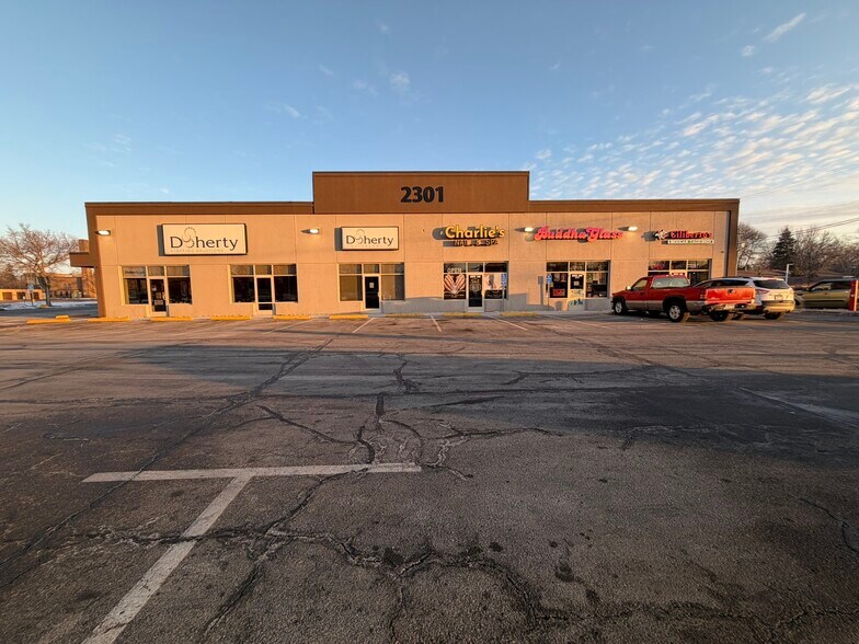 2301 W Division St, Saint Cloud, MN à louer - Photo de l’immeuble – Image 2 sur 2