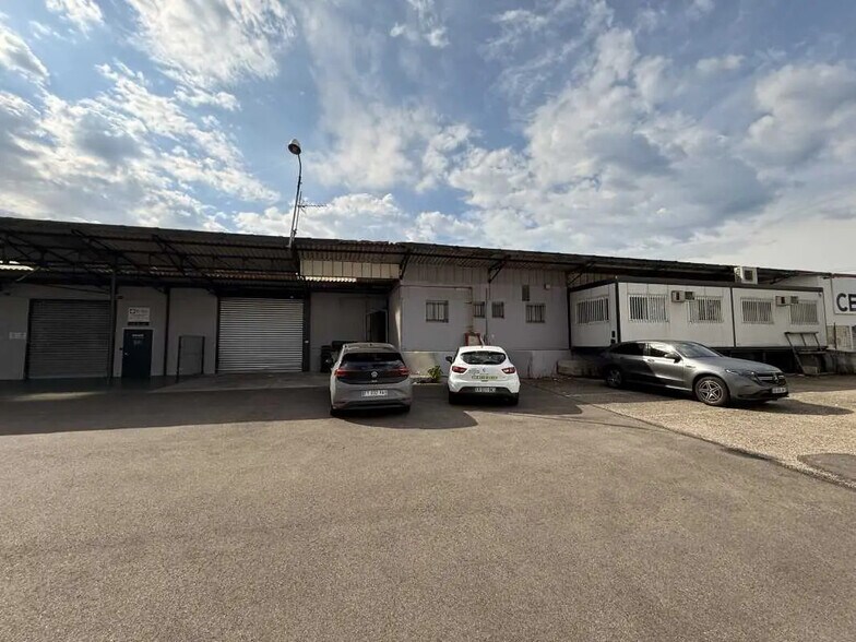 Local d’activités dans Villeurbanne à louer - Photo de l’immeuble – Image 2 sur 11