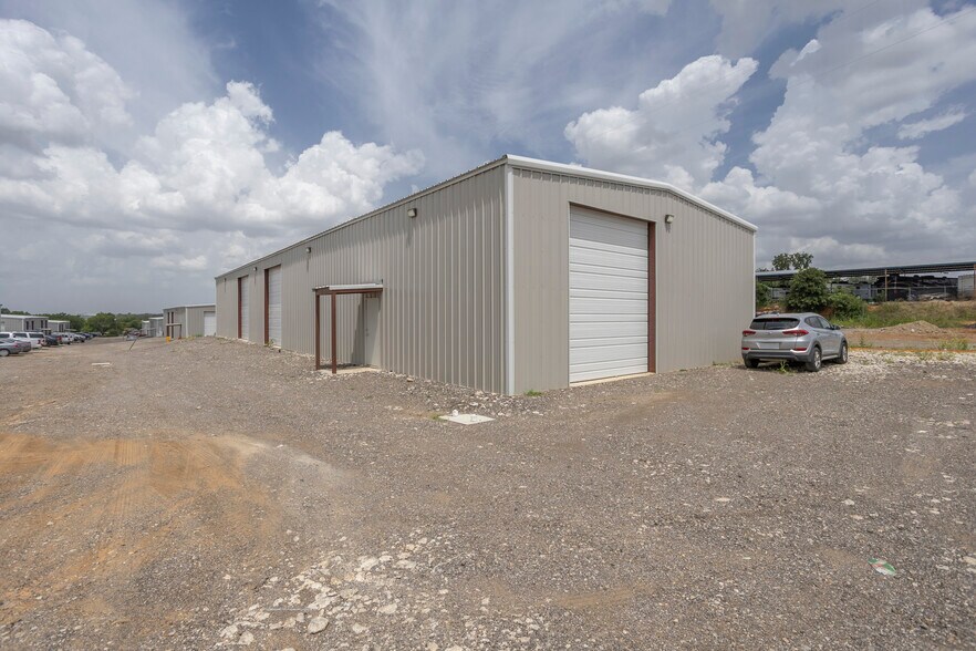 5035 Dick Price Rd, Fort Worth, TX à louer - Photo de l’immeuble – Image 2 sur 10