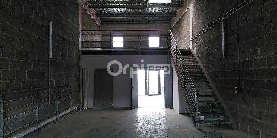 Local d'activités dans Serres-Castet à vendre - Photo de l’immeuble – Image 3 sur 5