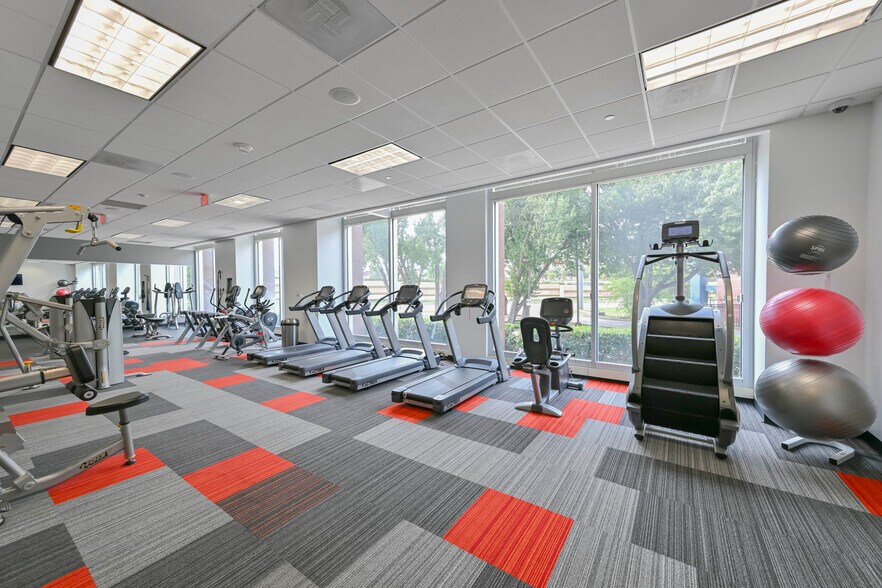 10440 N Central Expy, Dallas, TX à vendre - Photo de l’immeuble – Image 3 sur 61