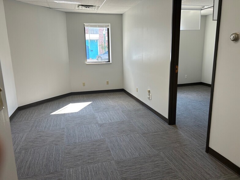 202 W Van Buren St, Columbia City, IN à louer - Photo de l’immeuble – Image 2 sur 3