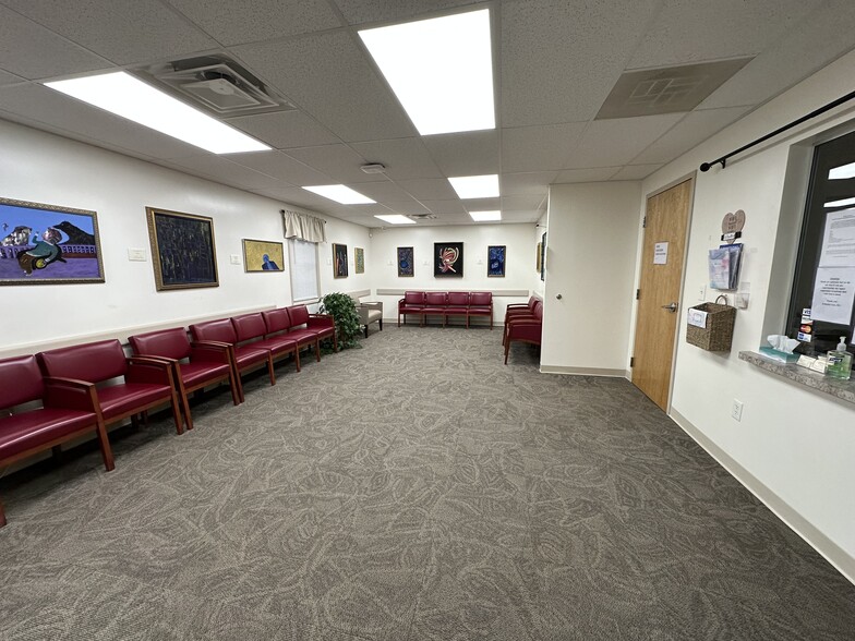 2 Emma Ln, Clifton Park, NY à louer - Photo intérieure – Image 2 sur 11