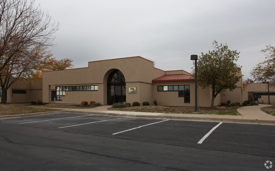 1325-1327 S Fountain Dr, Olathe, KS à vendre - Photo de l’immeuble – Image 3 sur 5
