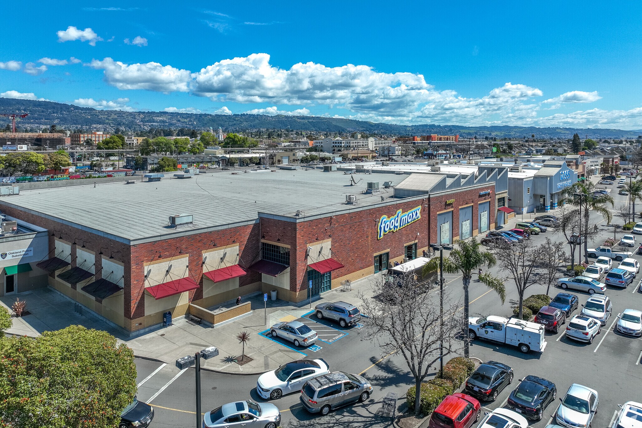 3000-3100 E 9th St, Oakland, CA à louer Photo de l’immeuble– Image 1 sur 6