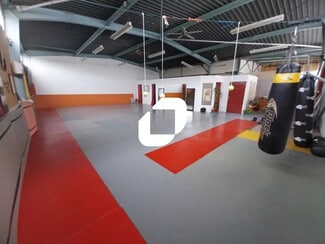 Plus de détails pour Local d'activités à louer