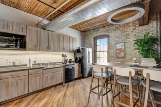 422 N 15th St, Milwaukee, WI à vendre Photo intérieure– Image 2 sur 5