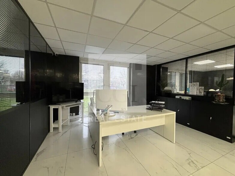 Bureau dans Bron à louer - Photo de l’immeuble – Image 1 sur 20