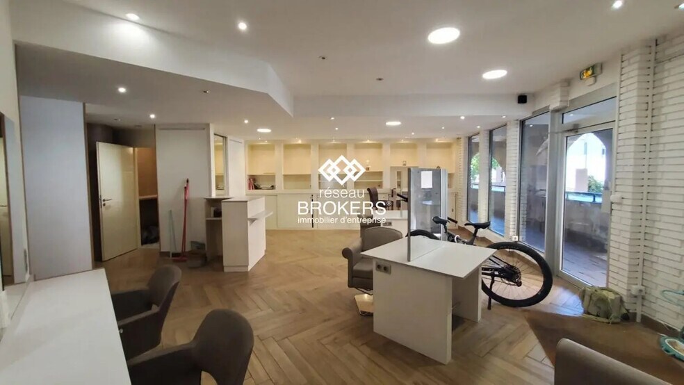 Local commercial dans Annecy à vendre - Photo intérieure – Image 1 sur 8