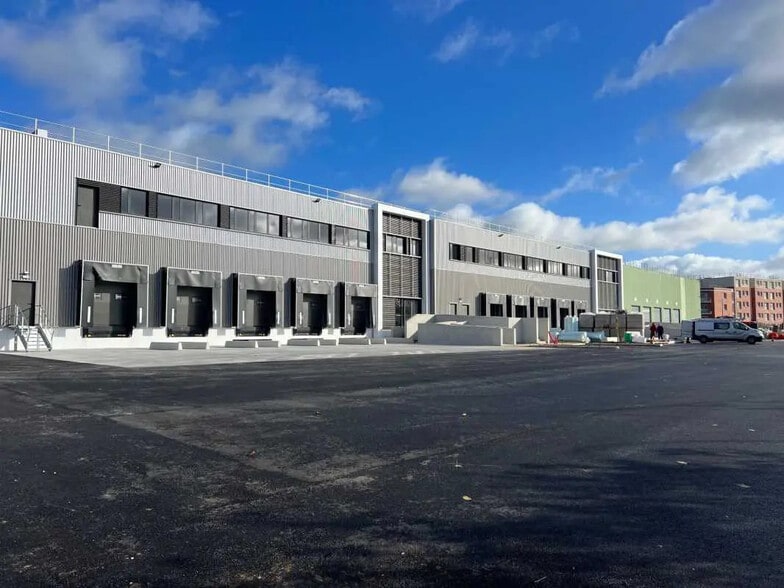 2 Avenue Des Morillons, Garges-lès-Gonesse à louer - Photo de l’immeuble – Image 1 sur 4