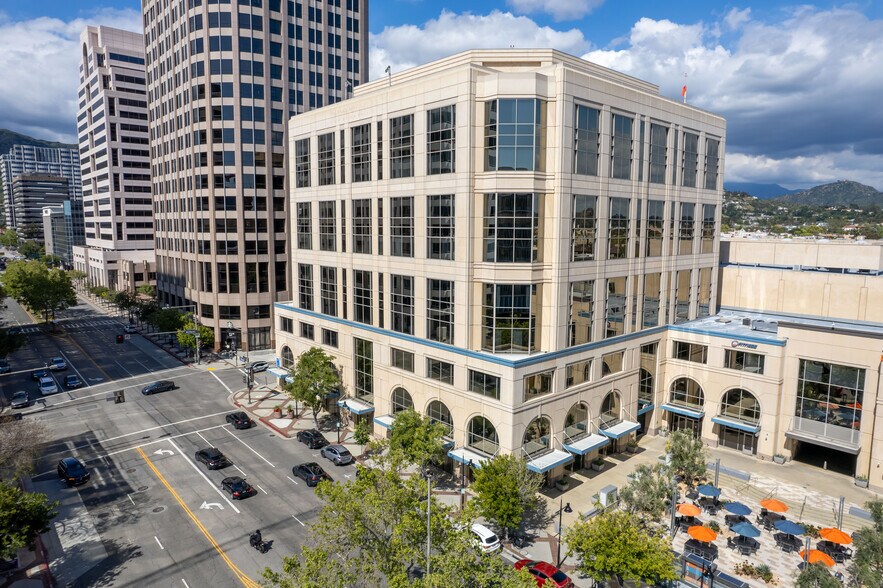 450 N Brand Blvd, Glendale, CA à louer - Photo de l’immeuble – Image 2 sur 8