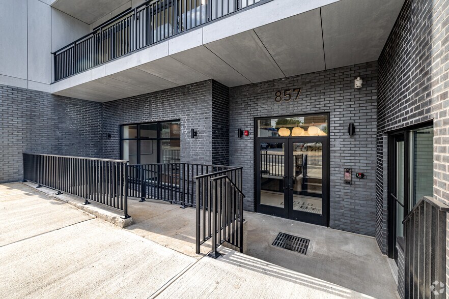 873 Communipaw Ave, Jersey City, NJ à louer - Photo de l’immeuble – Image 3 sur 36
