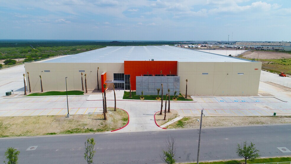 13819 Humphrey Rd, Laredo, TX à louer - Photo de l’immeuble – Image 2 sur 4