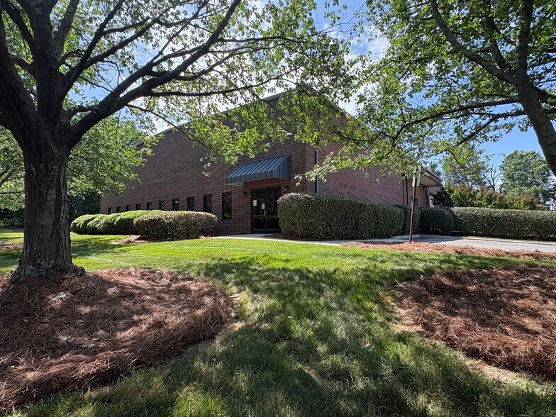 11900 Sam Roper Dr, Charlotte, NC à louer - Photo de l’immeuble – Image 3 sur 11