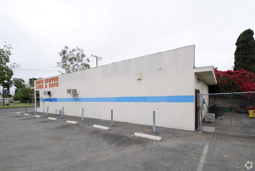 1047 W 1st St, Santa Ana, CA à louer - Photo de l’immeuble – Image 3 sur 6