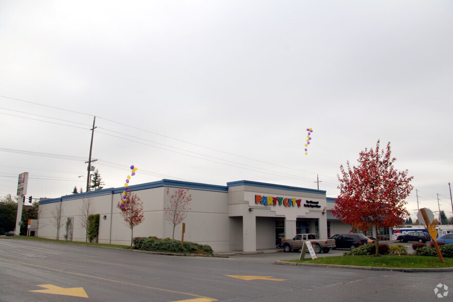8630 Evergreen Way, Everett, WA à louer - Photo de l’immeuble – Image 2 sur 7