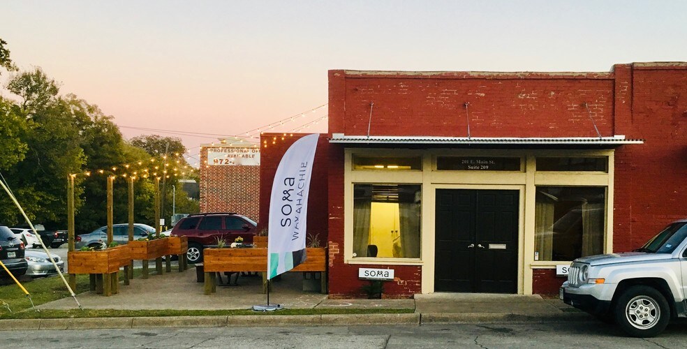 201 E Main St, Waxahachie, TX à louer - Photo de l’immeuble – Image 2 sur 4