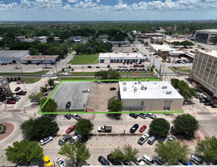 301 N Main St, Bryan, TX à louer - Photo de l’immeuble – Image 3 sur 33