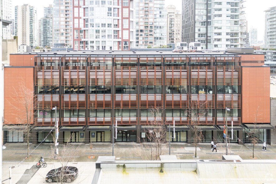 978 Granville St, Vancouver, BC à louer - Photo de l’immeuble – Image 2 sur 4