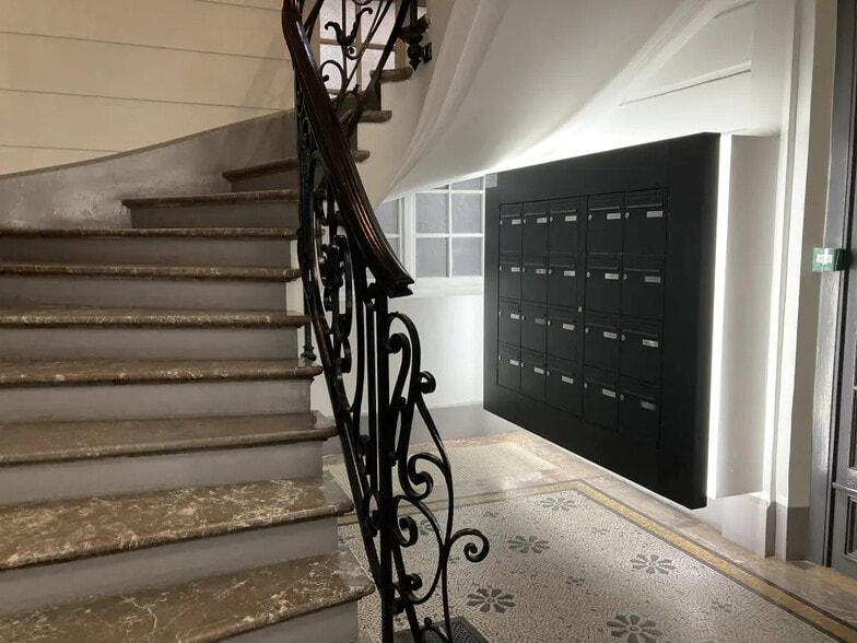 22 Rue De Caumartin, Paris à louer - Photo de l’immeuble – Image 2 sur 7