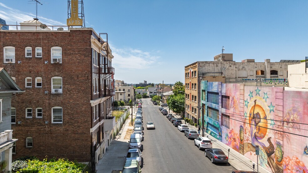 722 Hartford Ave, Los Angeles, CA à vendre - Photo de l’immeuble – Image 3 sur 26