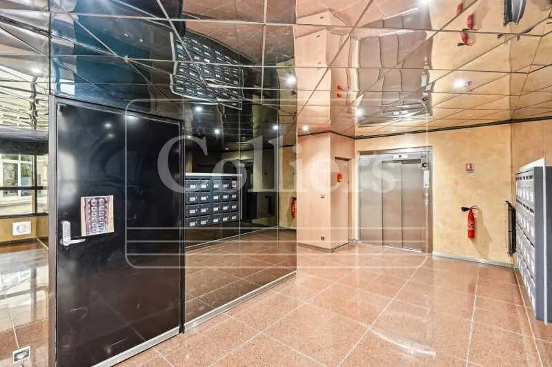 Bureau dans Marseille à louer - Hall d’entrée – Image 3 sur 10