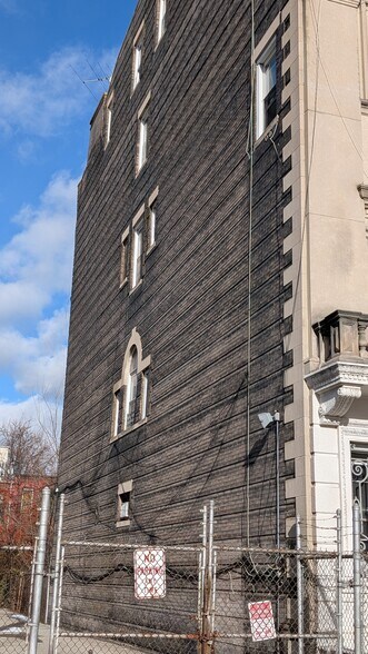 889 Saint Marks Ave, Brooklyn, NY à vendre - Photo de l’immeuble – Image 3 sur 10