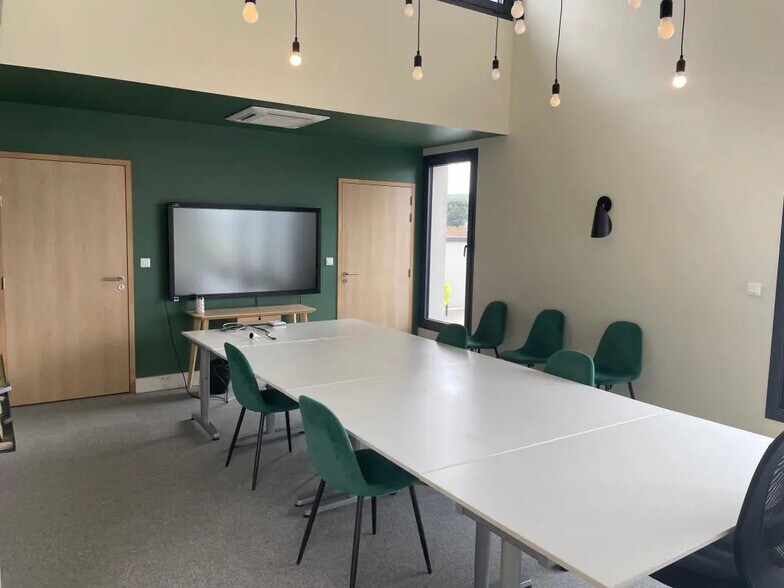 Bureau dans Vernon à vendre - Photo de l’immeuble – Image 2 sur 6