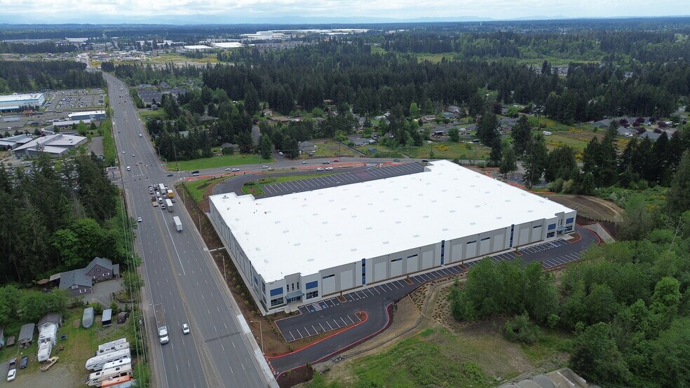 15720 Canyon Rd E, Puyallup, WA à vendre - Photo de l’immeuble – Image 3 sur 5