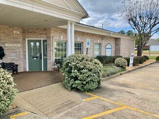 Plus de détails pour 613 Russell Blvd, Nacogdoches, TX - Médical à louer