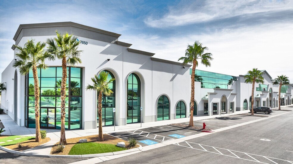 7650 Dean Martin Dr, Las Vegas, NV à louer - Photo de l’immeuble – Image 2 sur 4