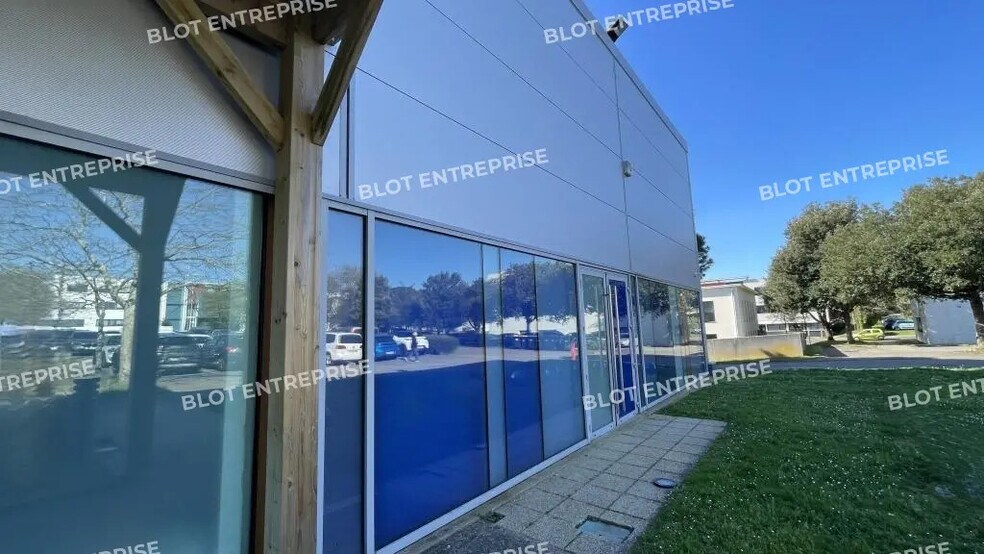 Local d'activités dans Saint-Nazaire à vendre - Photo de l’immeuble – Image 3 sur 4